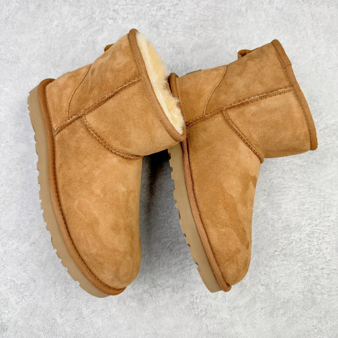 Pick up locally💰520 UGG 6222 Classic short-cut autumn and winter sheepskin and fur integrated snow boots. All shoes are made from the same factory as ZP. Longfeng A-grade Australian imported sheepskin and fur integrated men's and women's boots. Brand OEM production line. Fully follow the ZP process. OEM original pattern maker. Adhering to the principle of no original shoes and no development selection. Pay attention to every detail. The most authentic version on the market. TREADLITE "Light Wing" technology outsole. Lightweight/durable/flexible/pile size: 35 36 37 38 39 40 41 42 43 44 45 Coding: by2936070